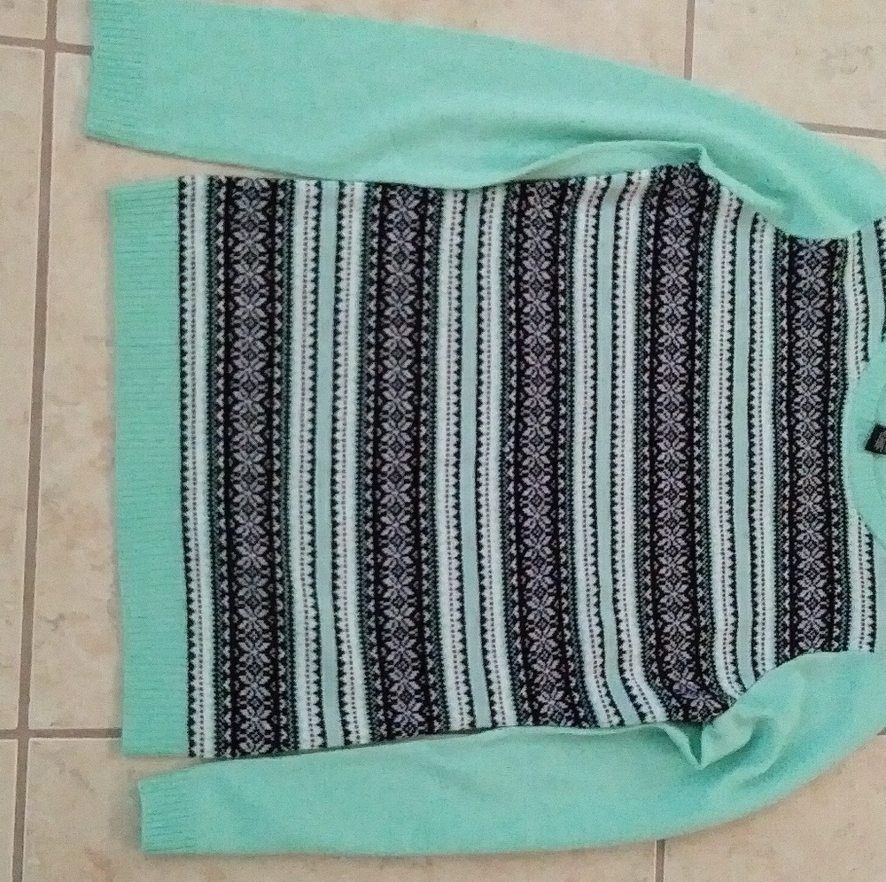 Rue 21 Light blue sweater Med
